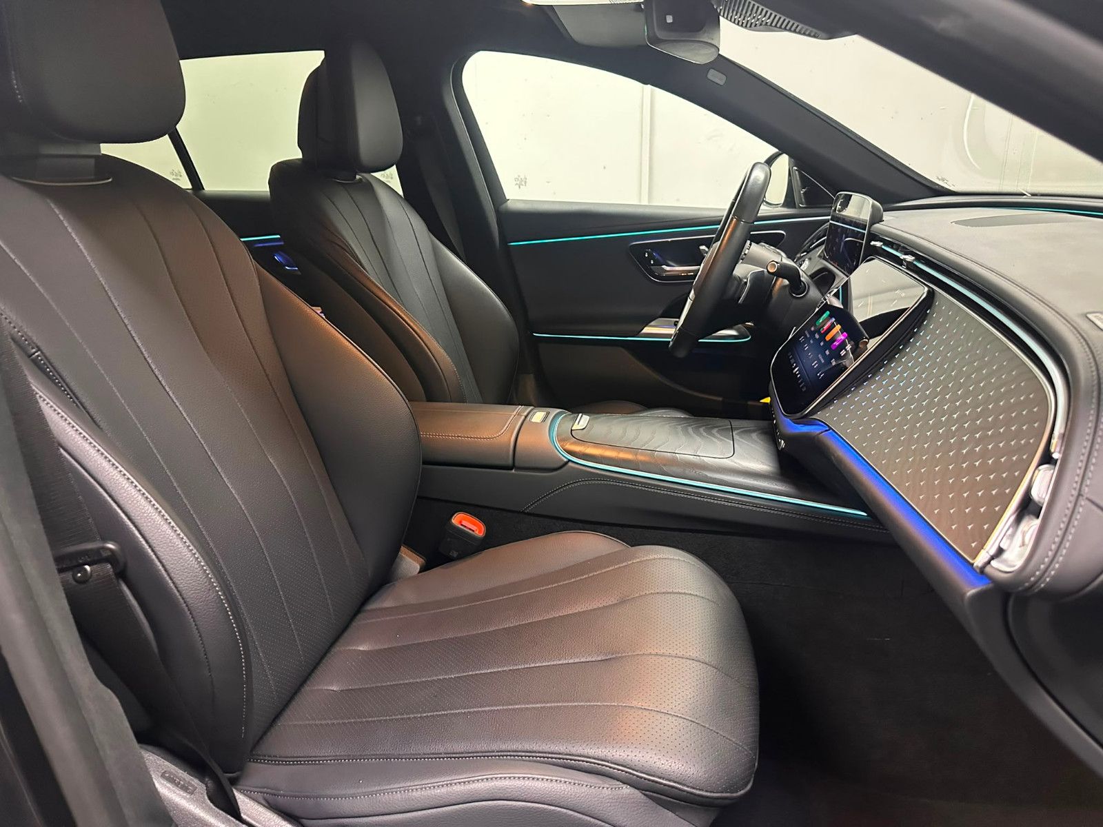 Fahrzeugabbildung Mercedes-Benz E 300 de 4M T All-Terrain *4D SOUND*KEYGO*20"AMG