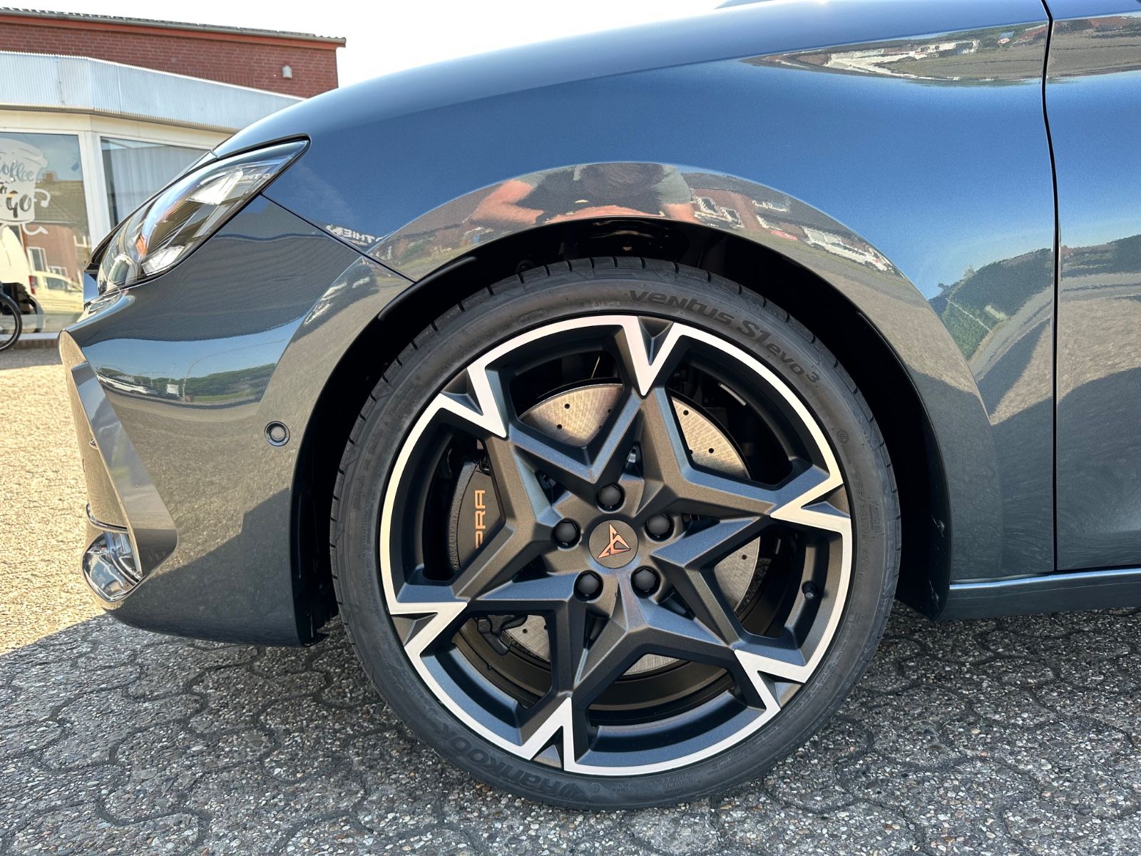 Fahrzeugabbildung CUPRA Leon ST 2.0 TSI 4Drive VZ Pano/AHK/Navi/ACC