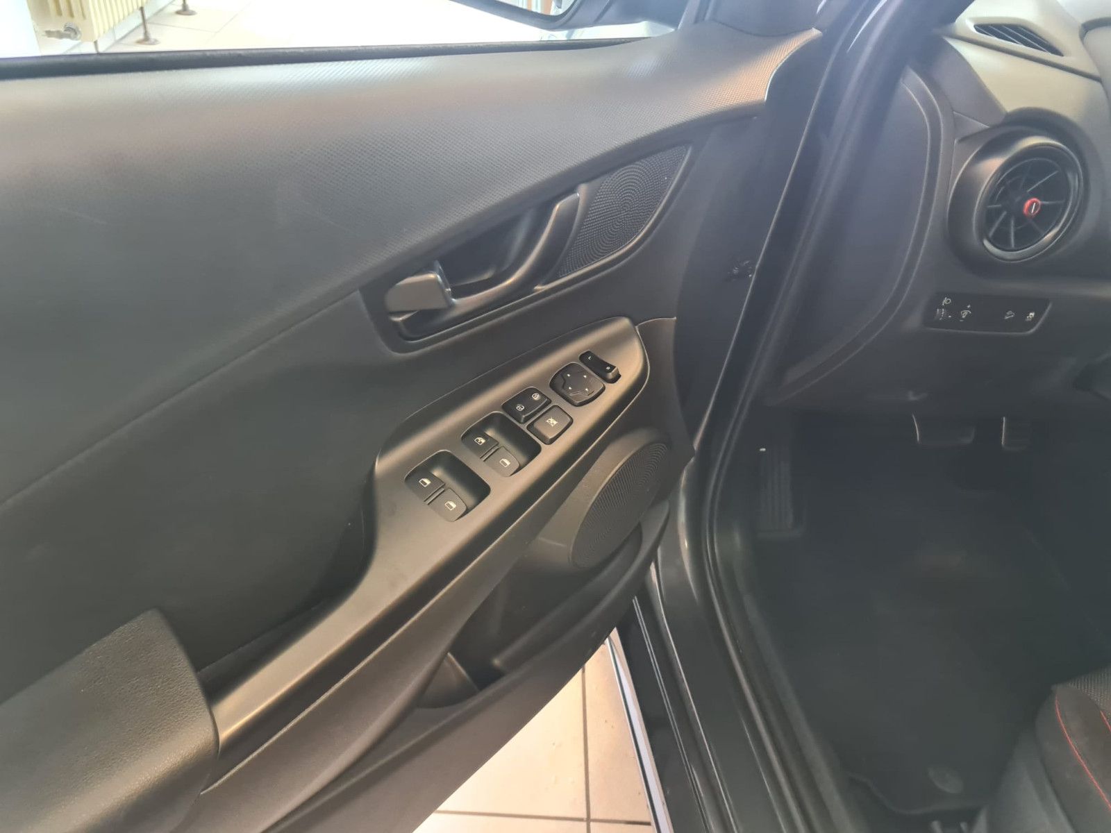 Fahrzeugabbildung Hyundai Kona Pure N-Line / LED / 1.HAND / NAVI / KAMERA