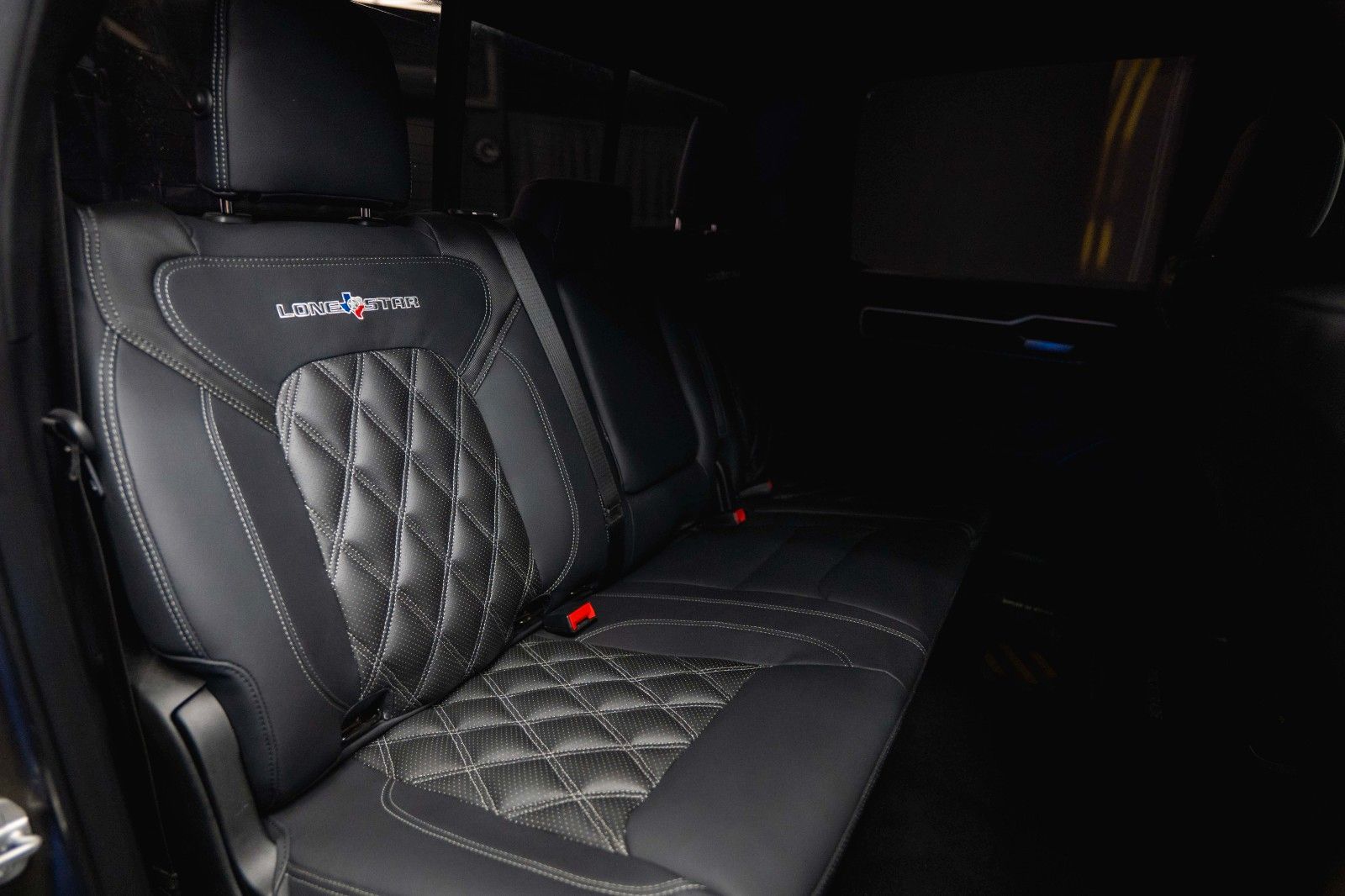 Fahrzeugabbildung Dodge RAM 5.7 V8 HEMI 4x4 OFFROAD Night-Paket *LED*19%