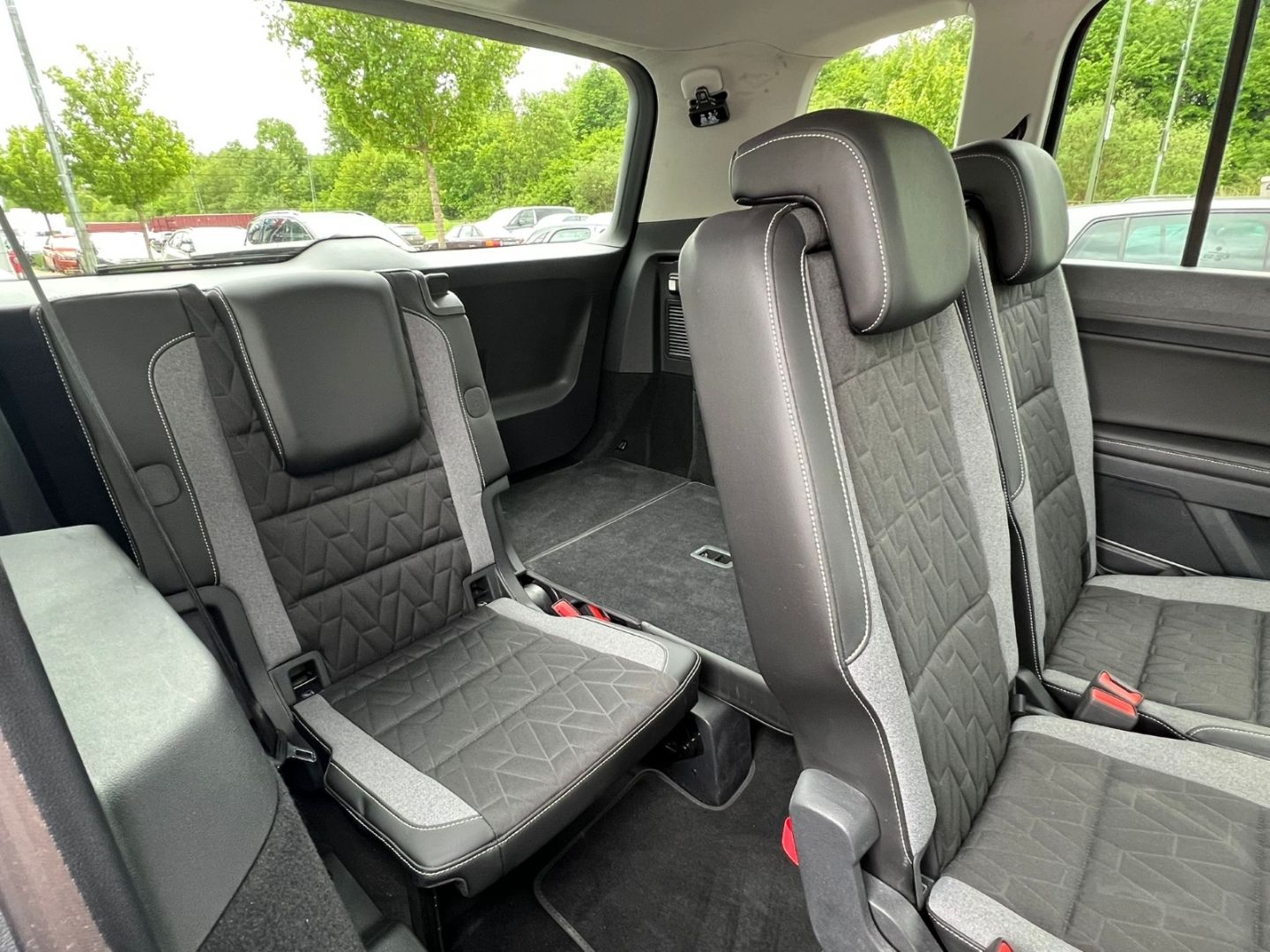 Touran 2.0TDI DSG GOAL AHK*7Sitze*IQ*Navi*elHeck