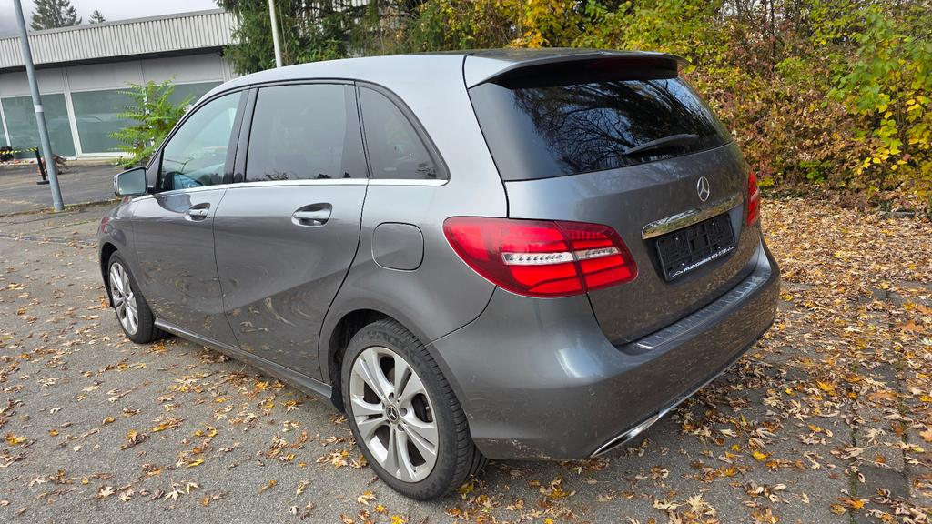 Mercedes-Benz B 220