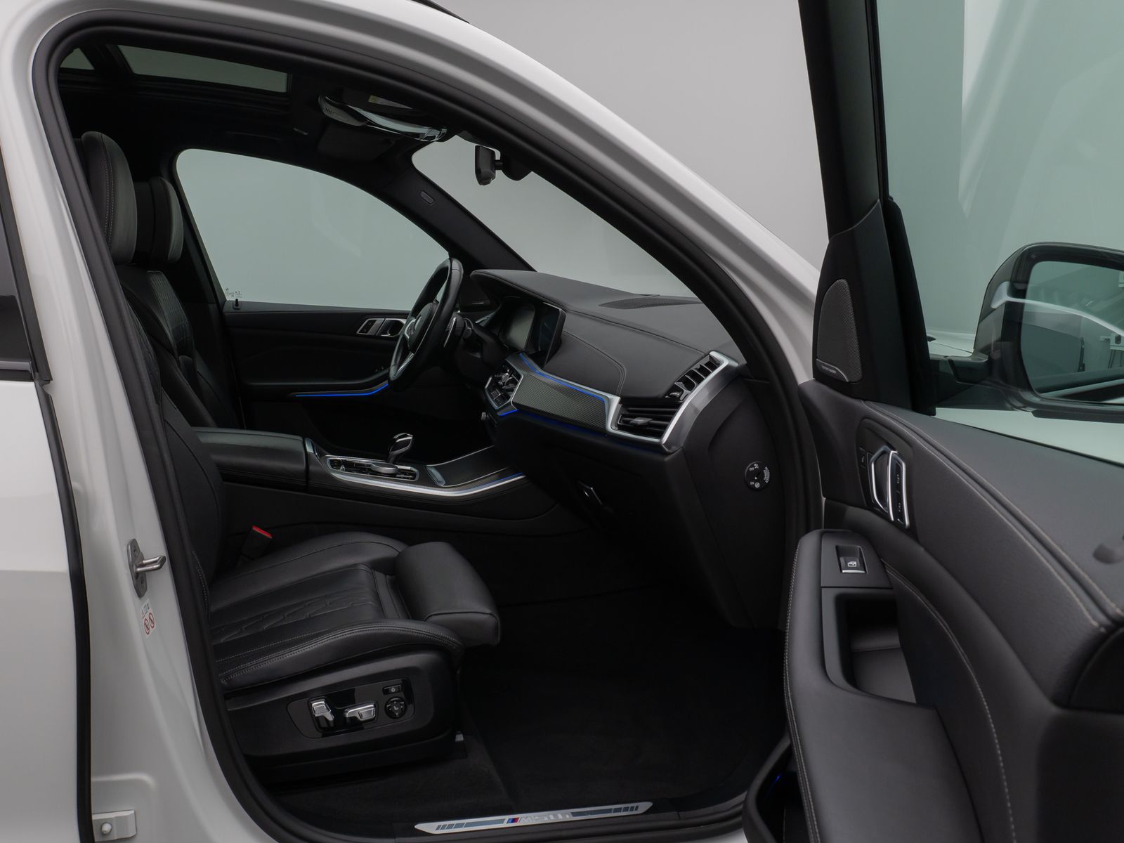 Fahrzeugabbildung BMW X5 M50i Panorama 360° HUD DAB H/K AHK Individual