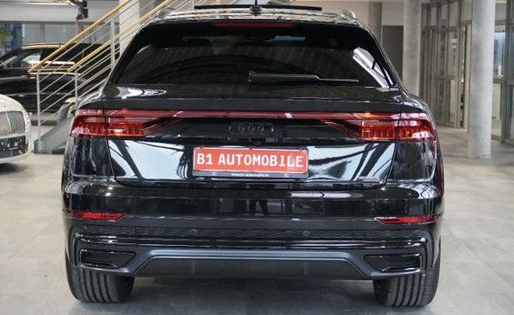 Audi Q8 55 TFSI e quattro 3 x S Line  113.000 UPE