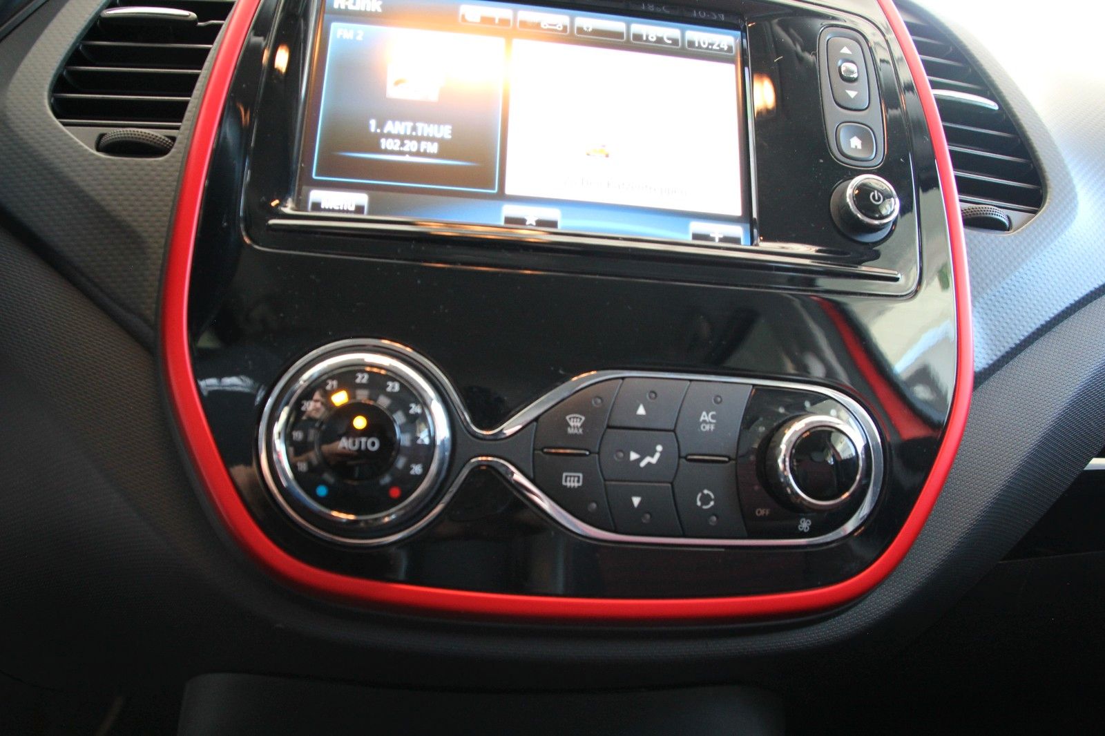Fahrzeugabbildung Renault Captur Helly Hansen