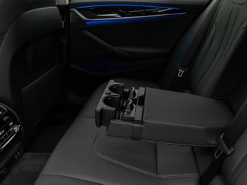 Fahrzeugabbildung BMW 520d xDr Tour AHK HUD HIFI ACC Komfortzug.