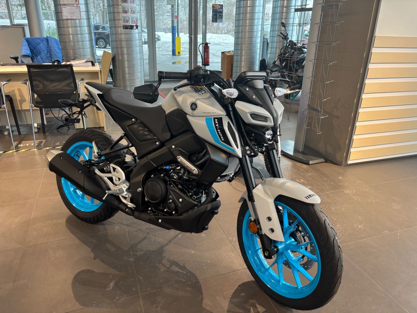 Fahrzeugabbildung Yamaha MT 125 Modell 2025 kurzer Kennzeichenhalter Lenk