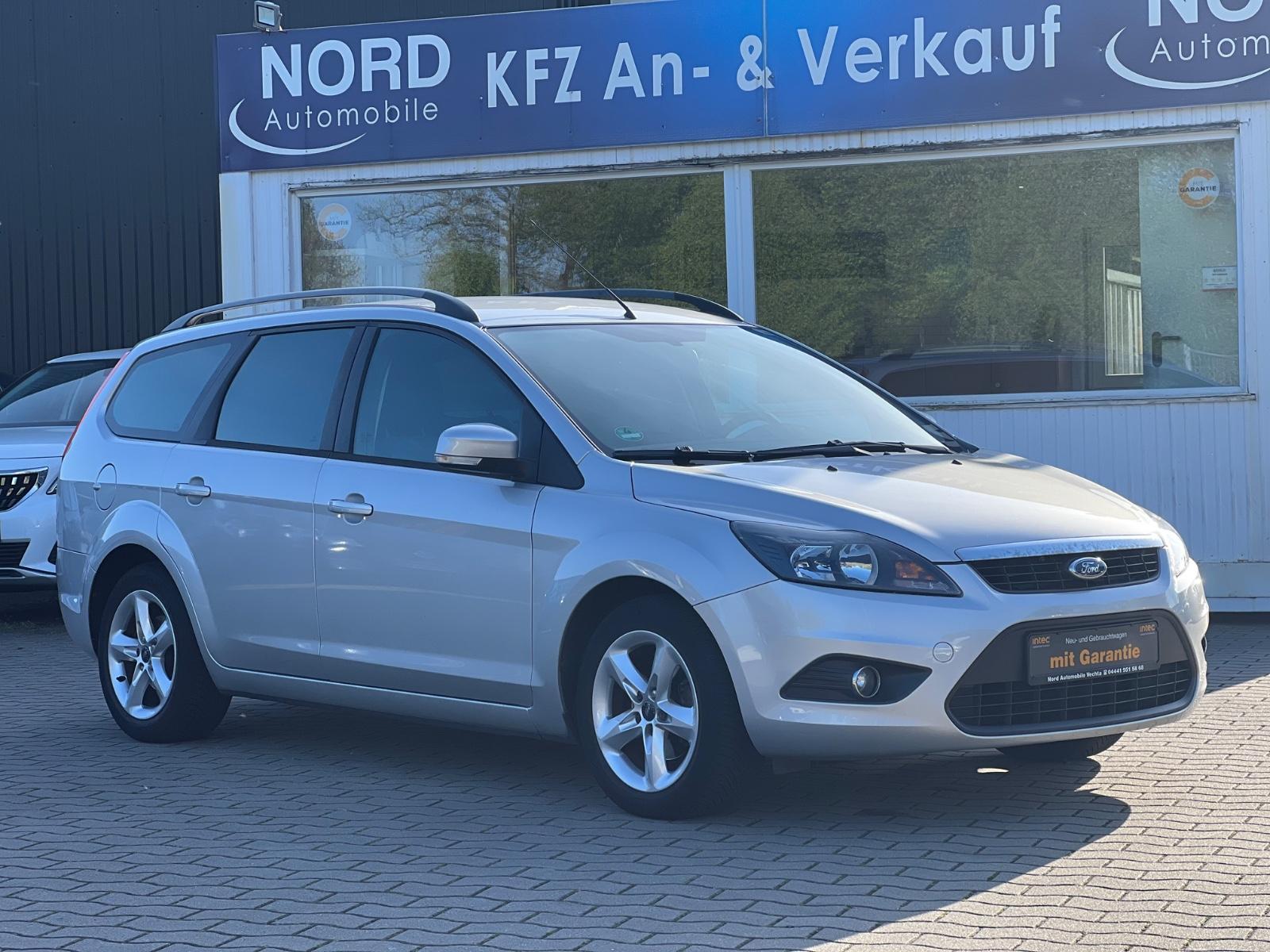 Ford Focus 2011 — rear view