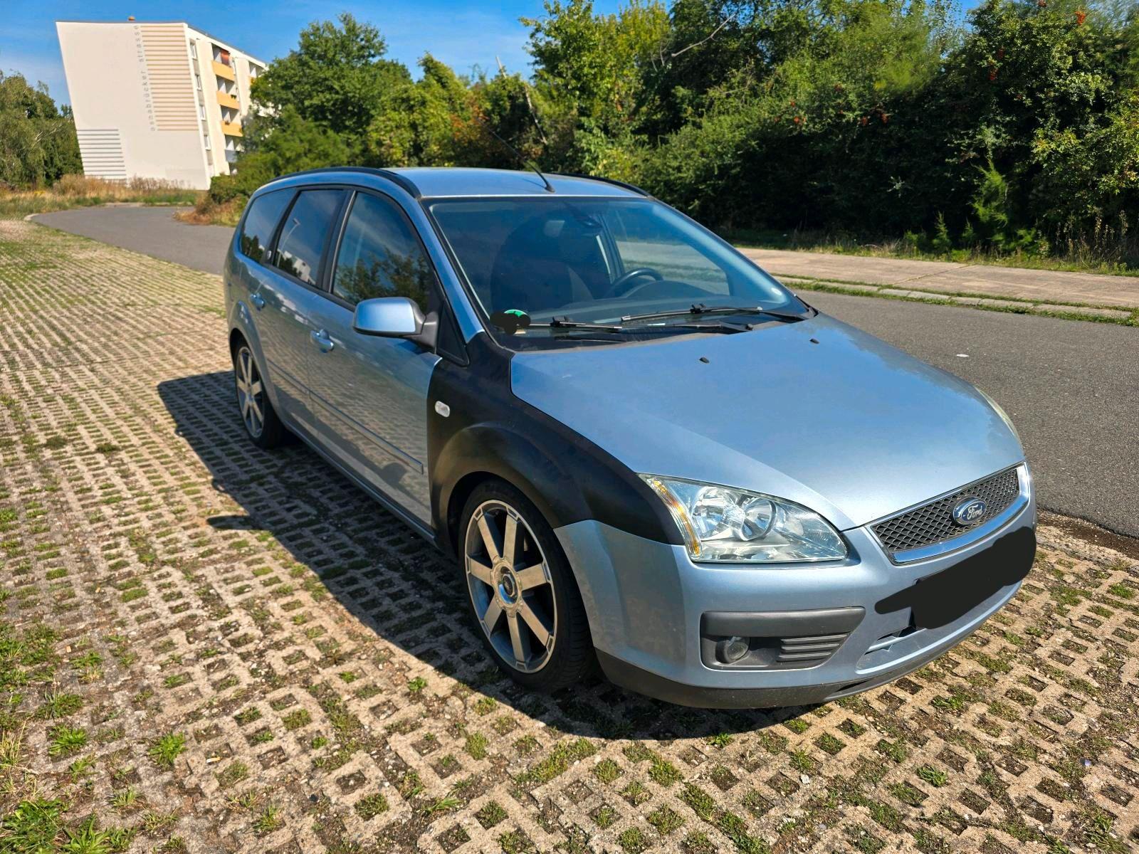 Ford Focus 2005 — rear view