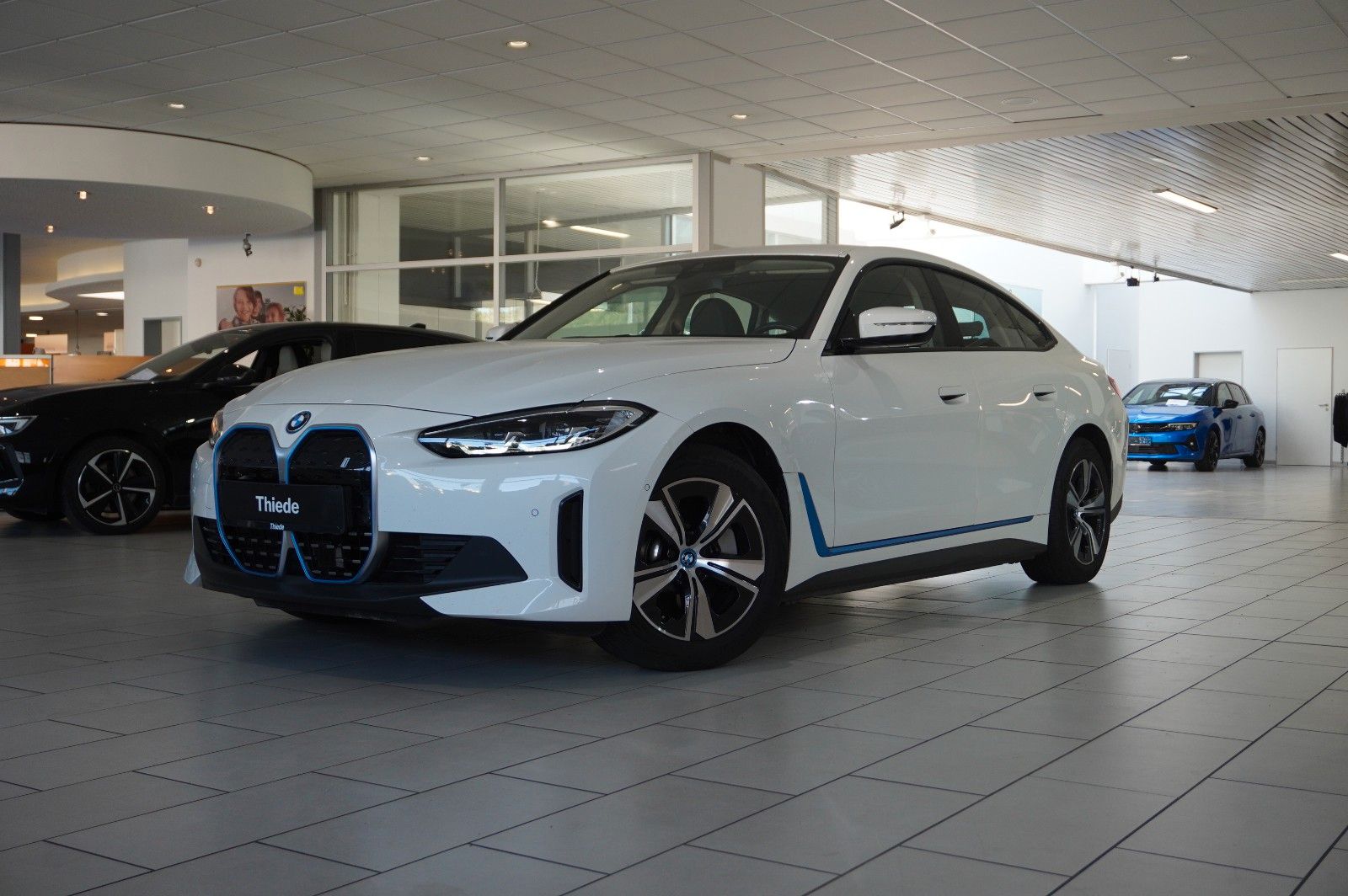 Fahrzeugabbildung BMW i4 Gran Coupe 35 eDrive 70KWH NAVI/KAMERA/SPORT