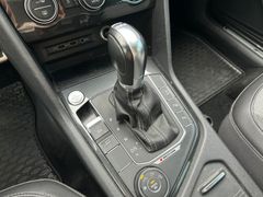 Fahrzeugabbildung Volkswagen Tiguan 2.0 TDI 4MOTION R-Line Pano AHK Stndhzn