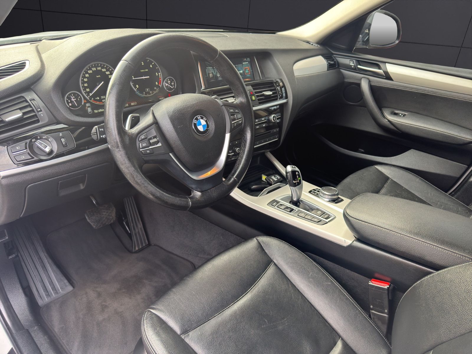 Fahrzeugabbildung BMW X4 xDrive 20d Advantage*Business Paket*Shz*Navi*