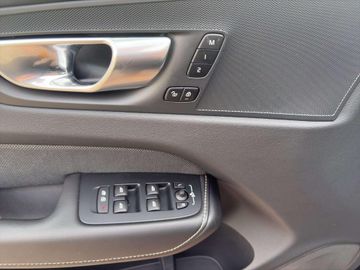 Volvo XC60 Plus Black Edition AWD