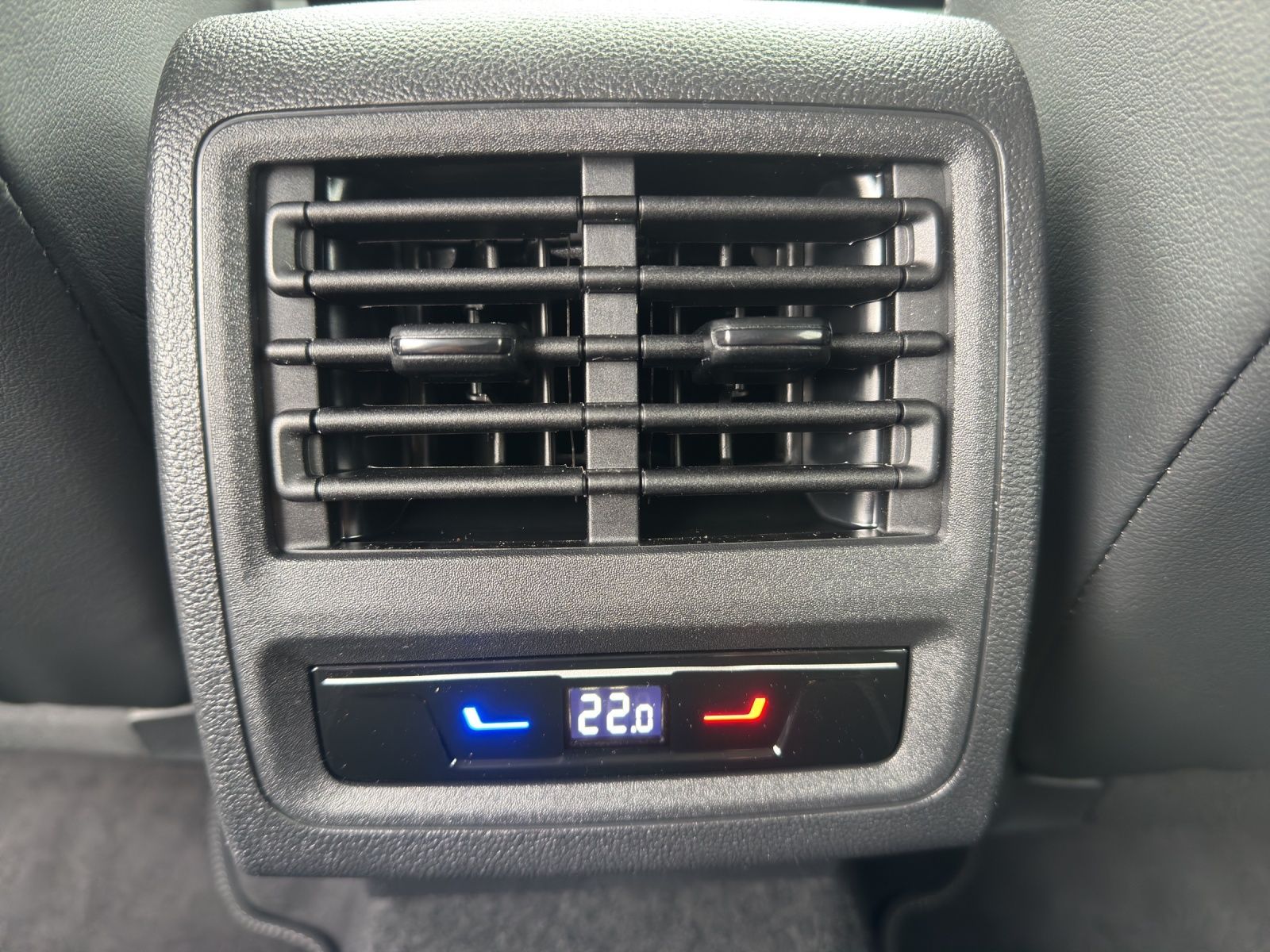 Fahrzeugabbildung Volkswagen Golf VIII Variant Energy TDI DSG LED ACC AHK SH
