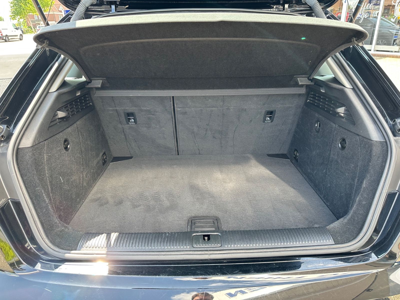 Fahrzeugabbildung Audi A3 2.0 TDI Sportback S line S tronic Navi/BiXeno