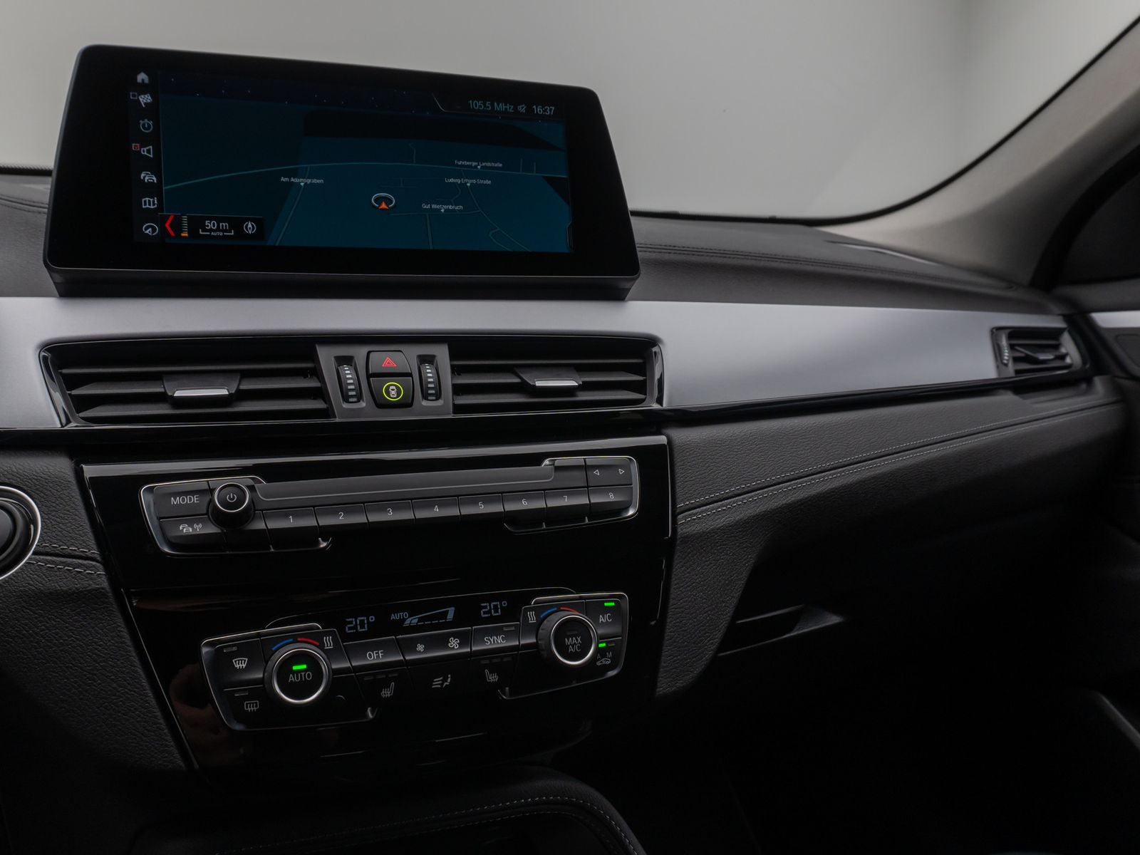 Fahrzeugabbildung BMW X2 xD25e Kamera HUD DAB Navi+ Alarm Sport LED