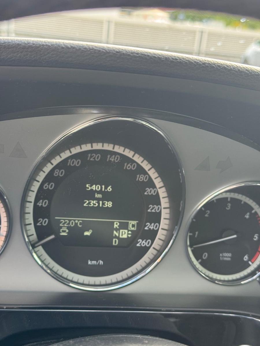 Mercedes-Benz E350 2009 — photo 14
