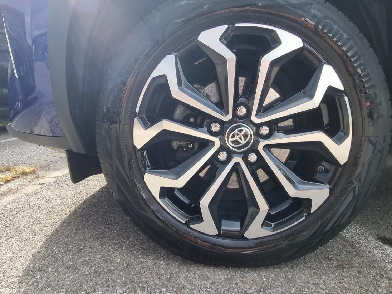 Fahrzeugabbildung Toyota 1.5 Hybrid Team D + Safety+Winter+Navi*