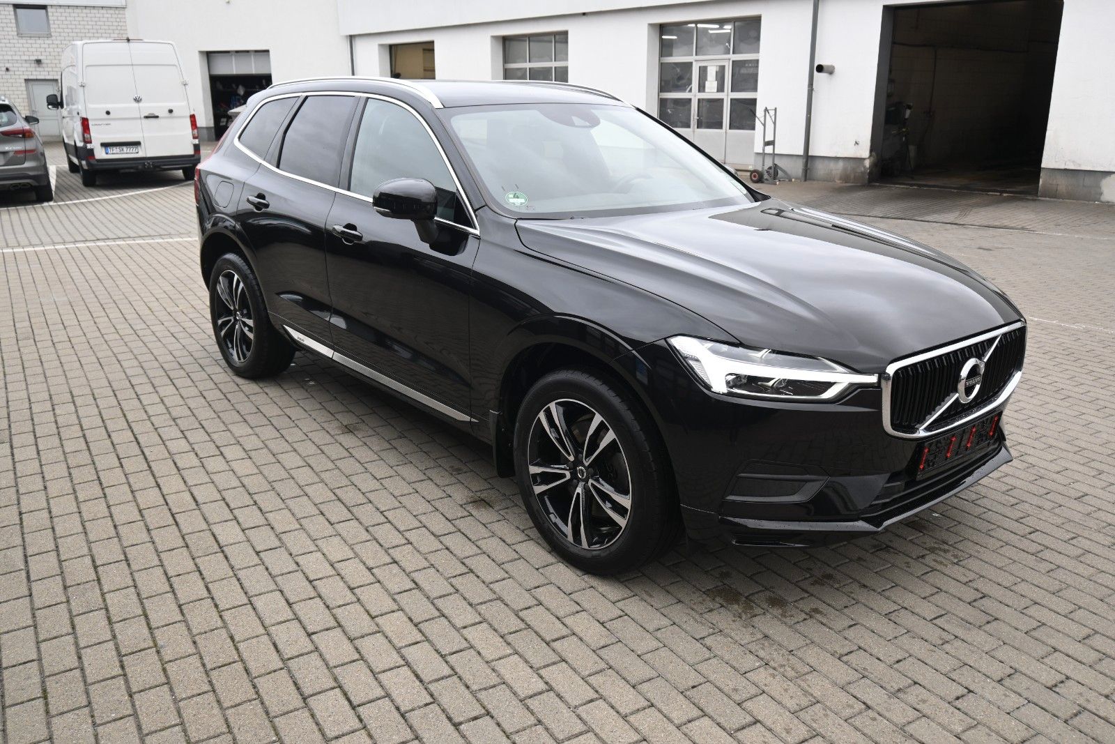 Fahrzeugabbildung Volvo XC60 D4 AWD Momentum *AHK*NAVI*LEDER*LED*