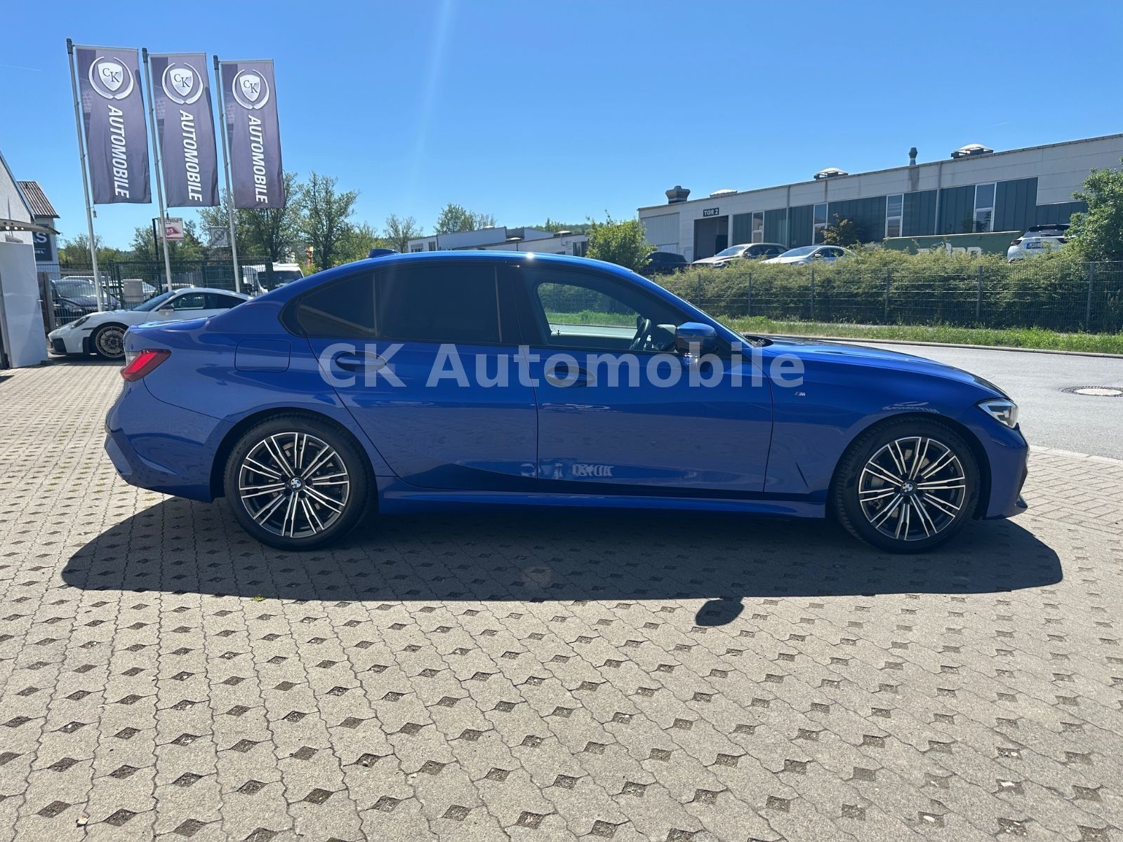 Fahrzeugabbildung BMW 330d Lim. M-Sport /Shadow-Line/Navi/Leder/LED