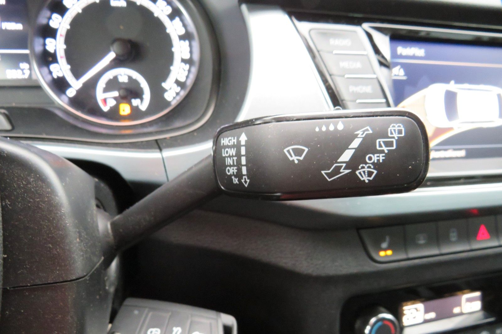 Fahrzeugabbildung SKODA Fabia Combi Ambition AHK SITZH. NAVI PDC 1.HD