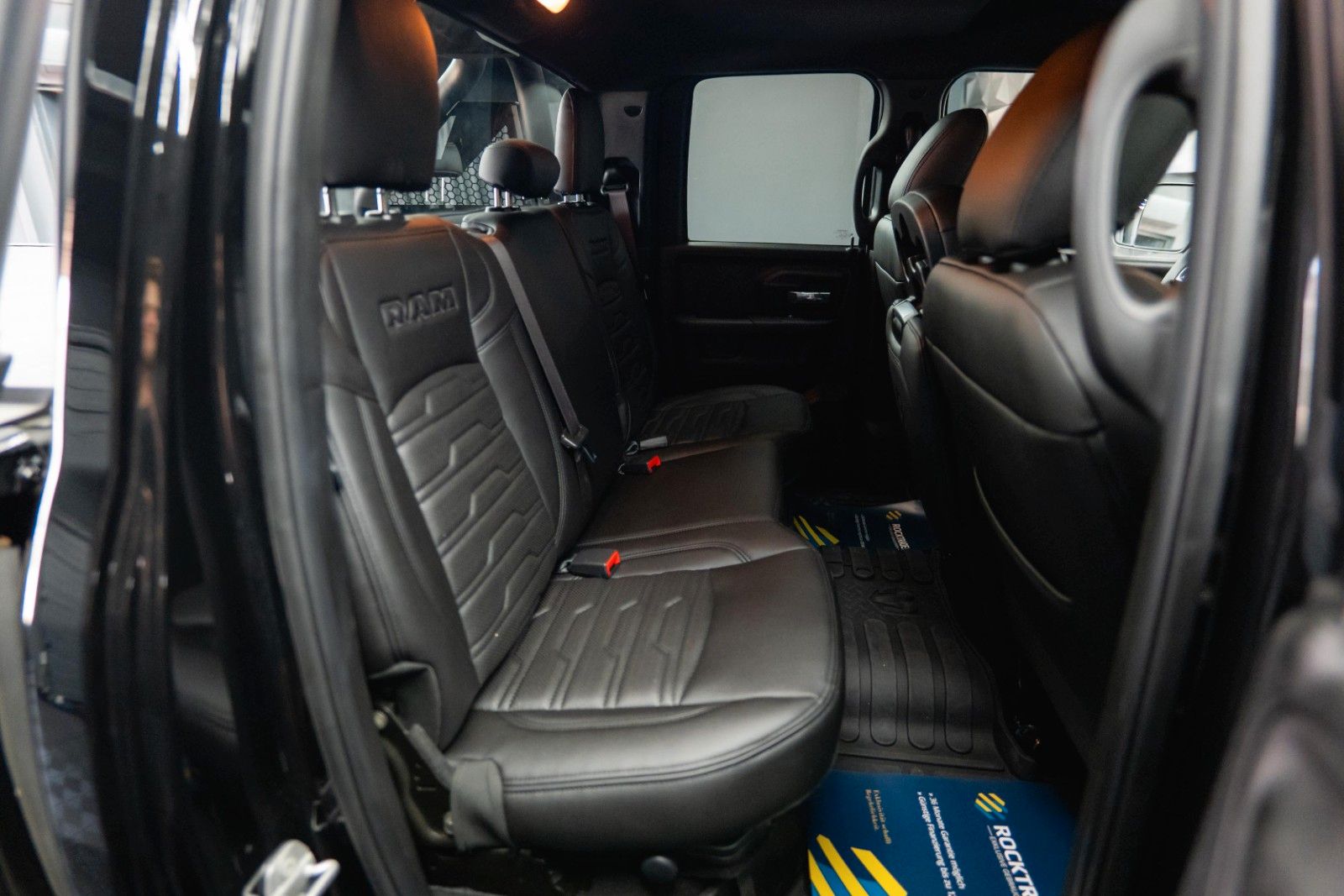 Fahrzeugabbildung Dodge RAM 5.7 V8 HEMI 4x4 OFFROAD Night-Paket LONG 19%