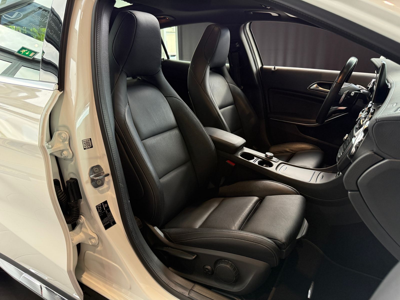 Fahrzeugabbildung Mercedes-Benz GLA 250 4Matic AMG Line AHK PANO 360°