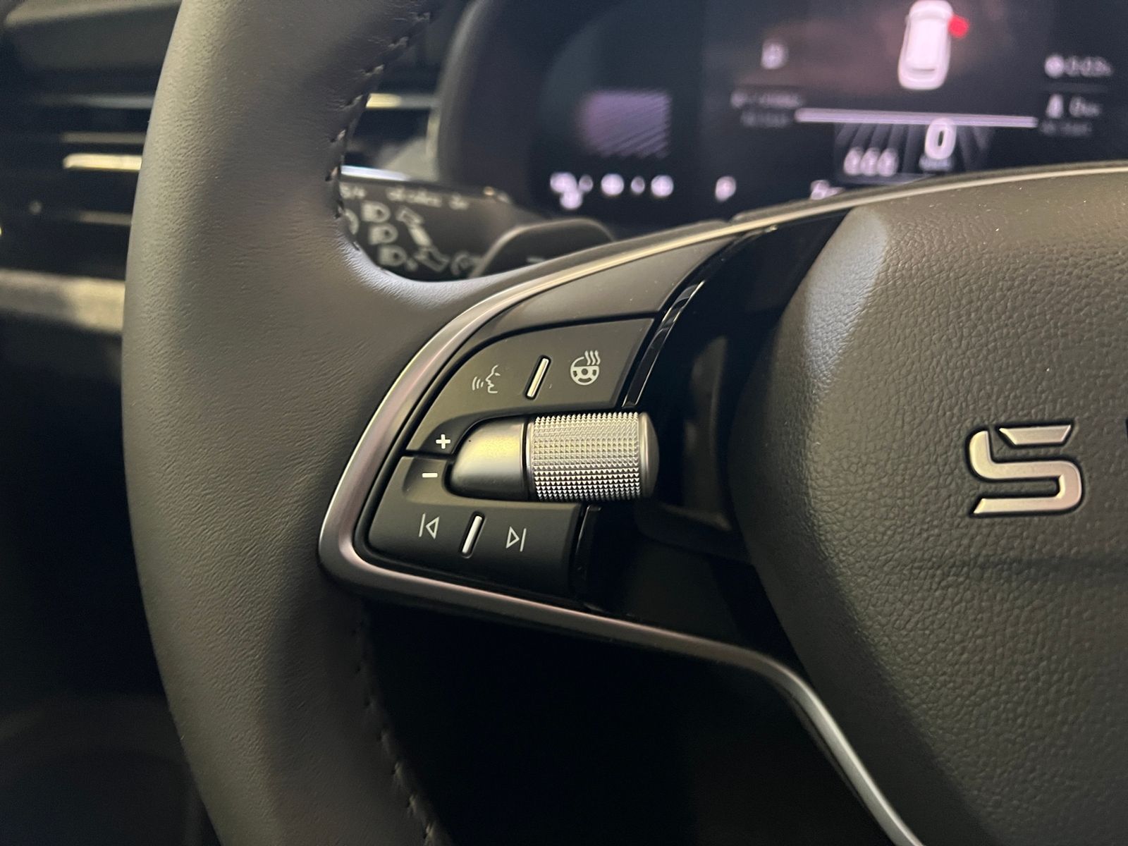 Fahrzeugabbildung SKODA Kamiq Selection 1.0 TSI DSG *AHK, LED, Komfortpa