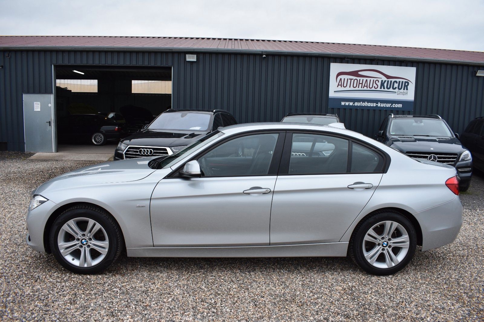 Fahrzeugabbildung BMW 320 i Limo. Sport Line