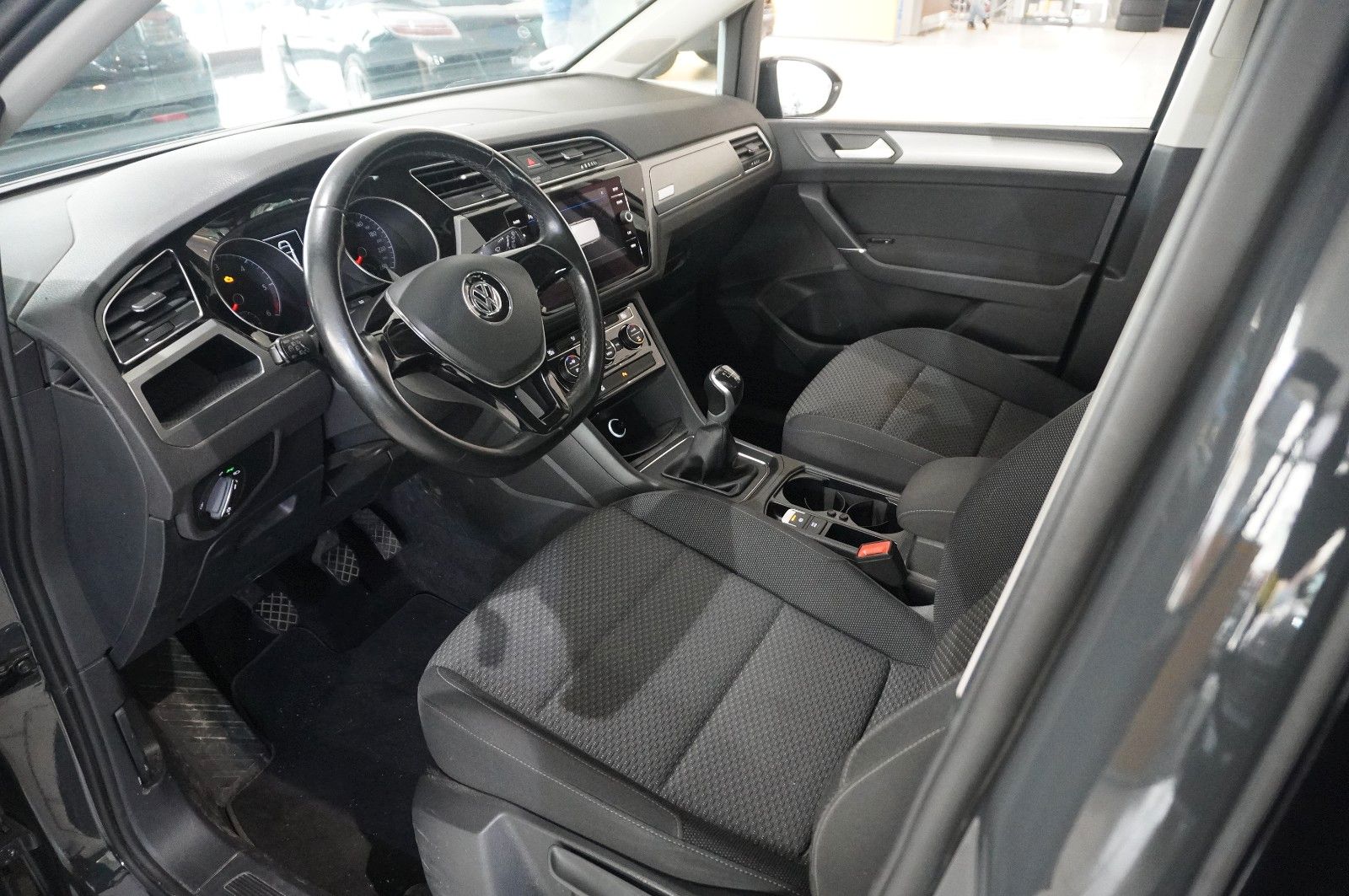 Fahrzeugabbildung Volkswagen Touran 2.0 TDI COMFORTLINE KLIMA/PDC/USB/ALU/BT