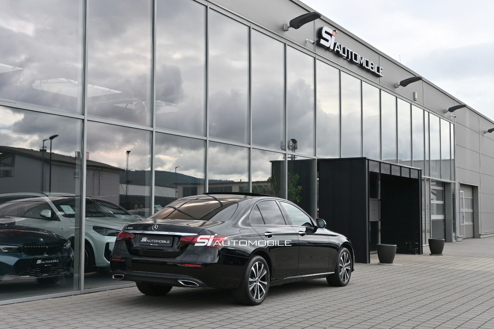 Fahrzeugabbildung Mercedes-Benz E 300 e Lim. °NIGHT°ACC°PANO°MULTIBEAM°8-FACH°