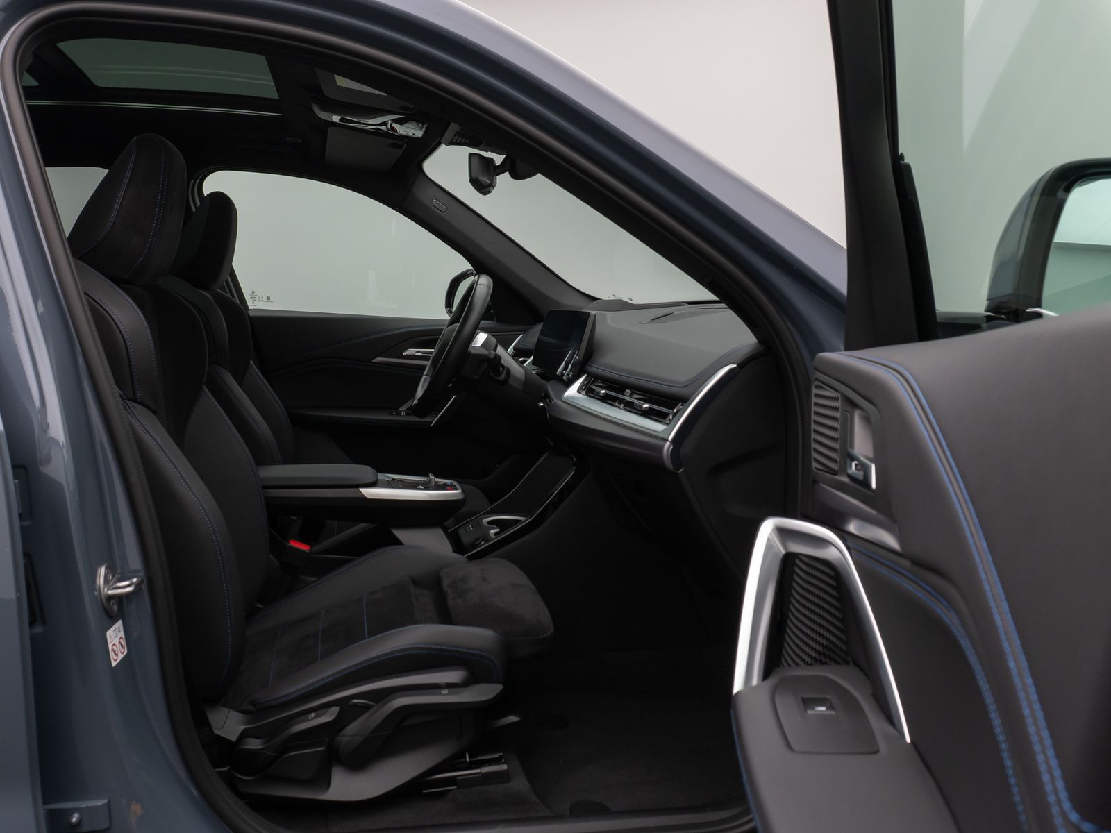 Fahrzeugabbildung BMW iX1 xD30 M Sport Panoram 360°HUD DAB AHK Komfort