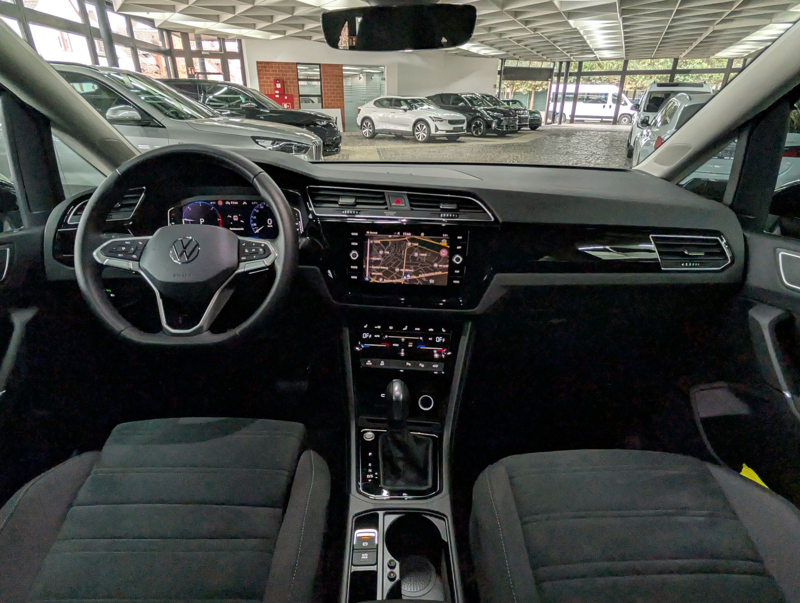 Fahrzeugabbildung Volkswagen Touran R-LINE HIGHLINE BLACK PANO AHK 7S KINDERS