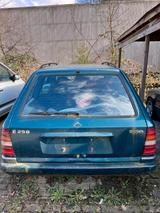 Mercedes-Benz Mirza zafar iqbal - gebrauchte Mercedes-Benz E 300 aus dem Jahr 1993