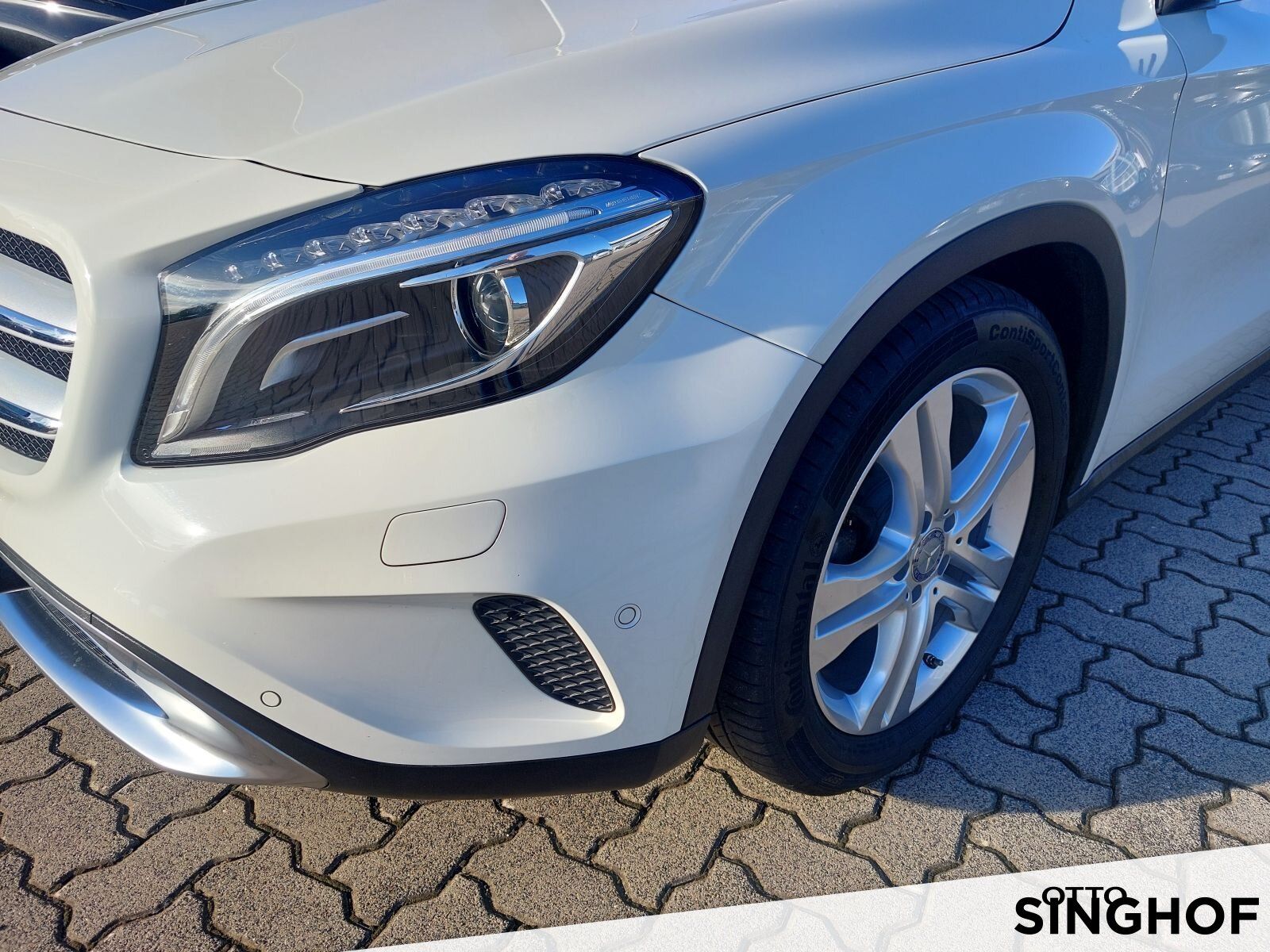 Fahrzeugabbildung Mercedes-Benz GLA 180 Urban +AHK+Pano+Xenon+PDC+Navi+SHZ+Klima