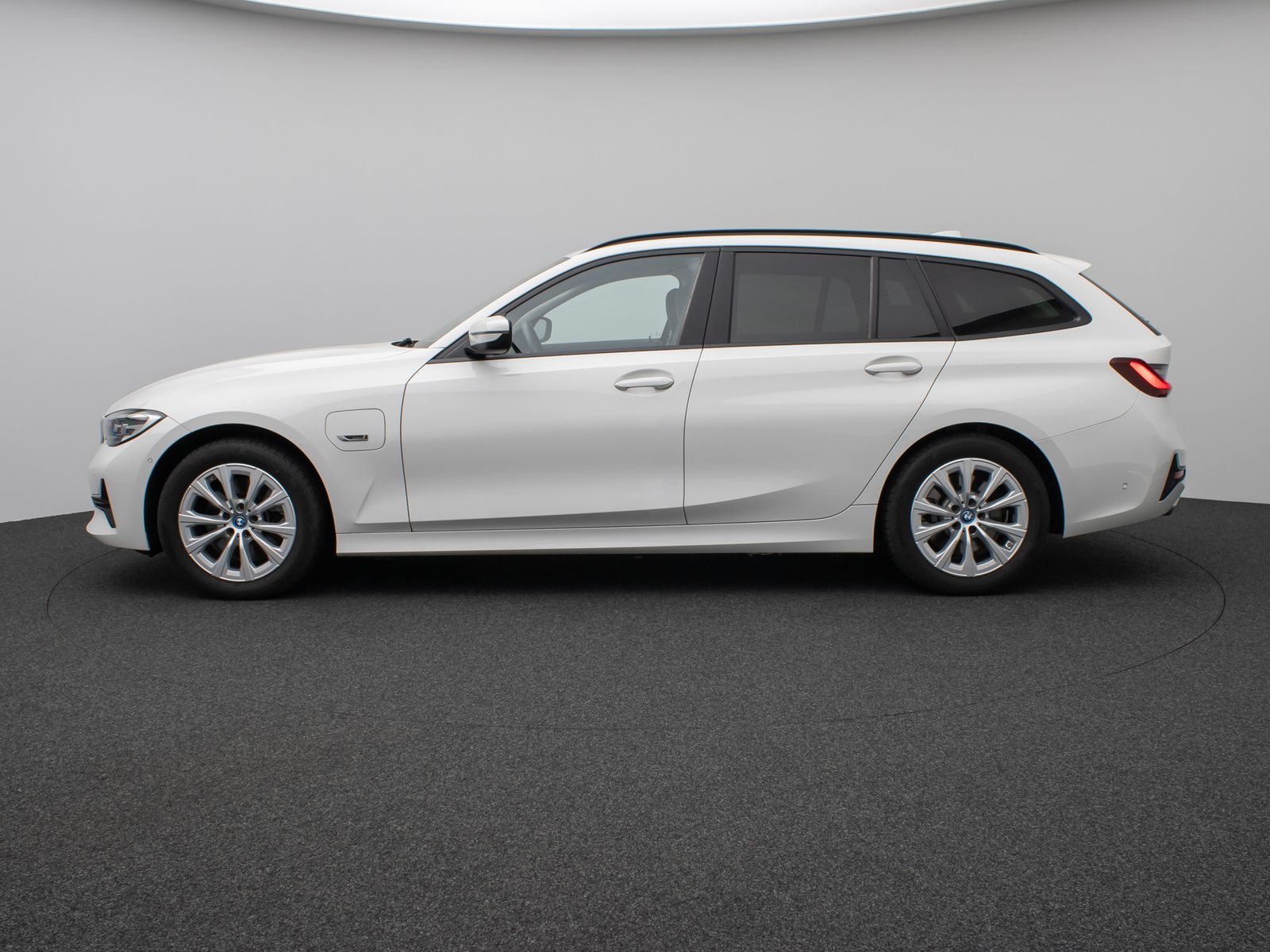 Fahrzeugabbildung BMW 320e Kamera Leder DAB Alarm DrivAssistent Sport