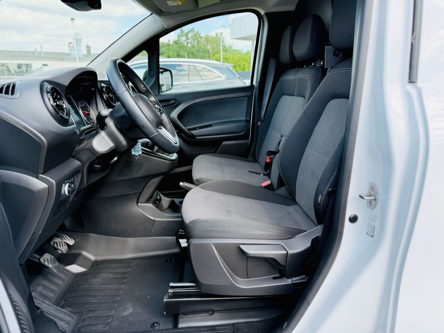 Fahrzeugabbildung Mercedes-Benz Citan 108 CDI PRO, 3-Sitze, Klima, PTS, DAB, SHZ