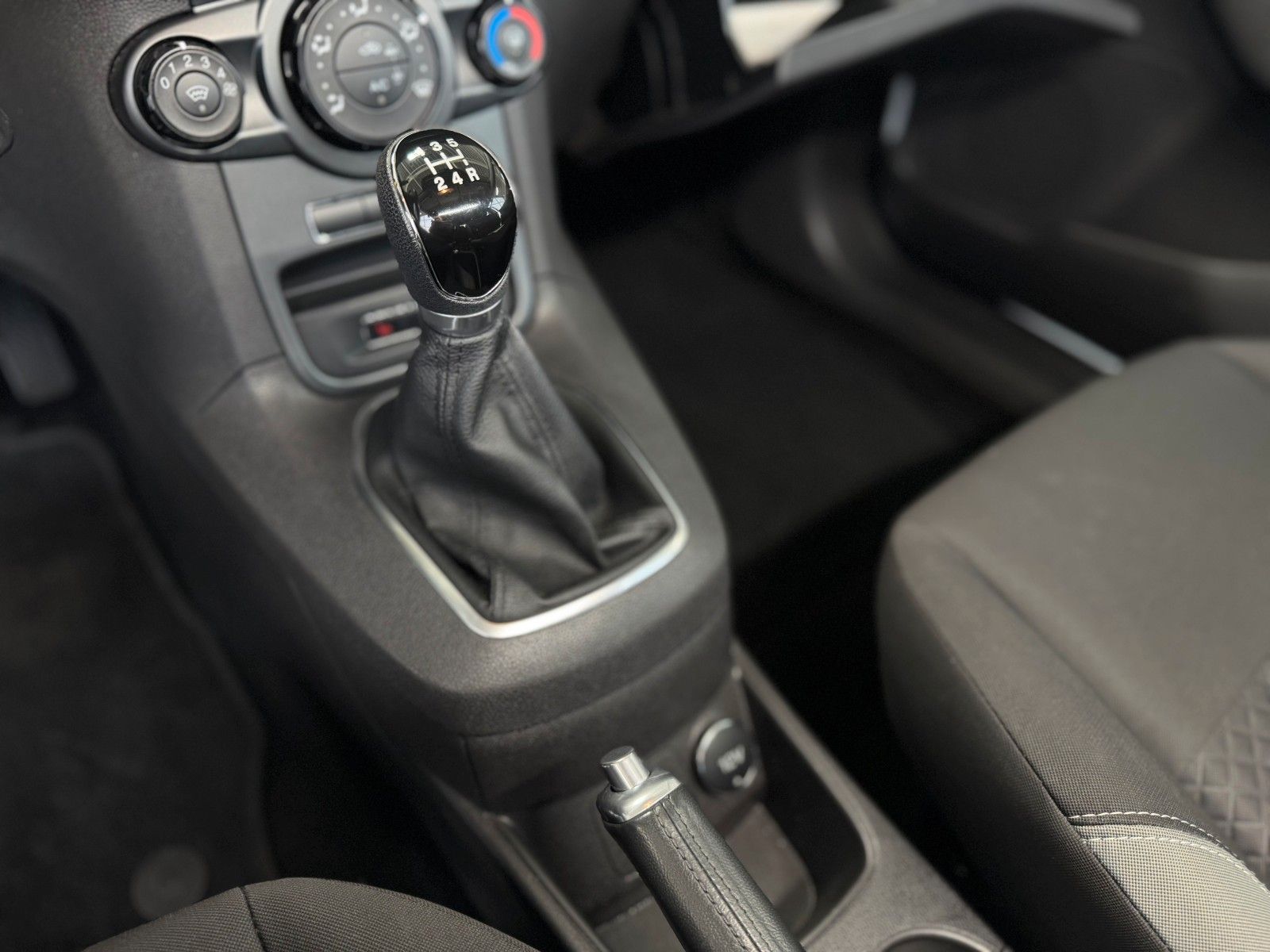 Fahrzeugabbildung Ford Fiesta 1.25 SYNC Edition  "GARANTIE Klima PDC"