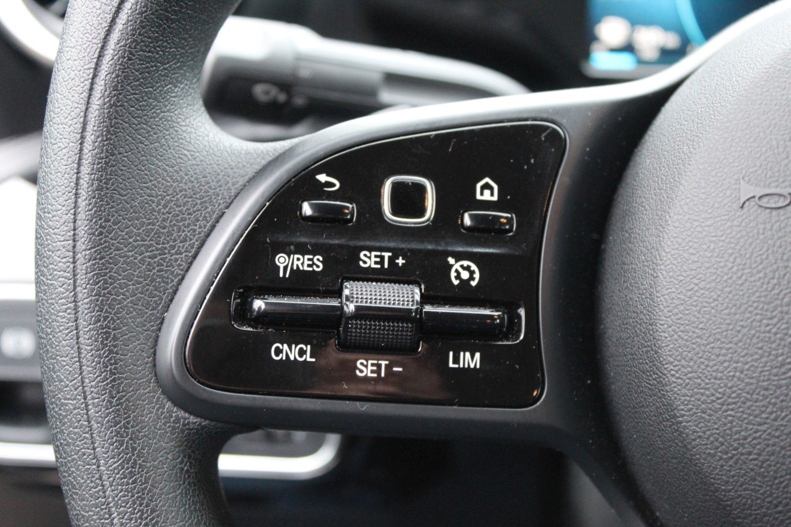 Fahrzeugabbildung Mercedes-Benz Lim A 200 Style 4Matic  Allrad*Navi*AHK