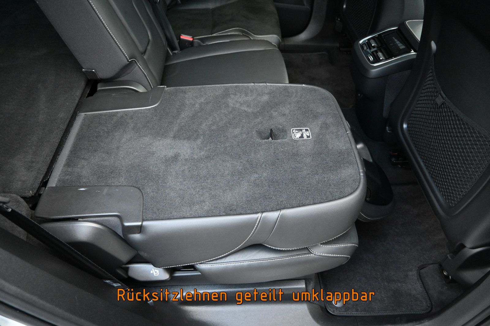 Fahrzeugabbildung Volvo XC90 B5 D AWD R-Design °ACC°AHK°PANO°STANDHEIZ°