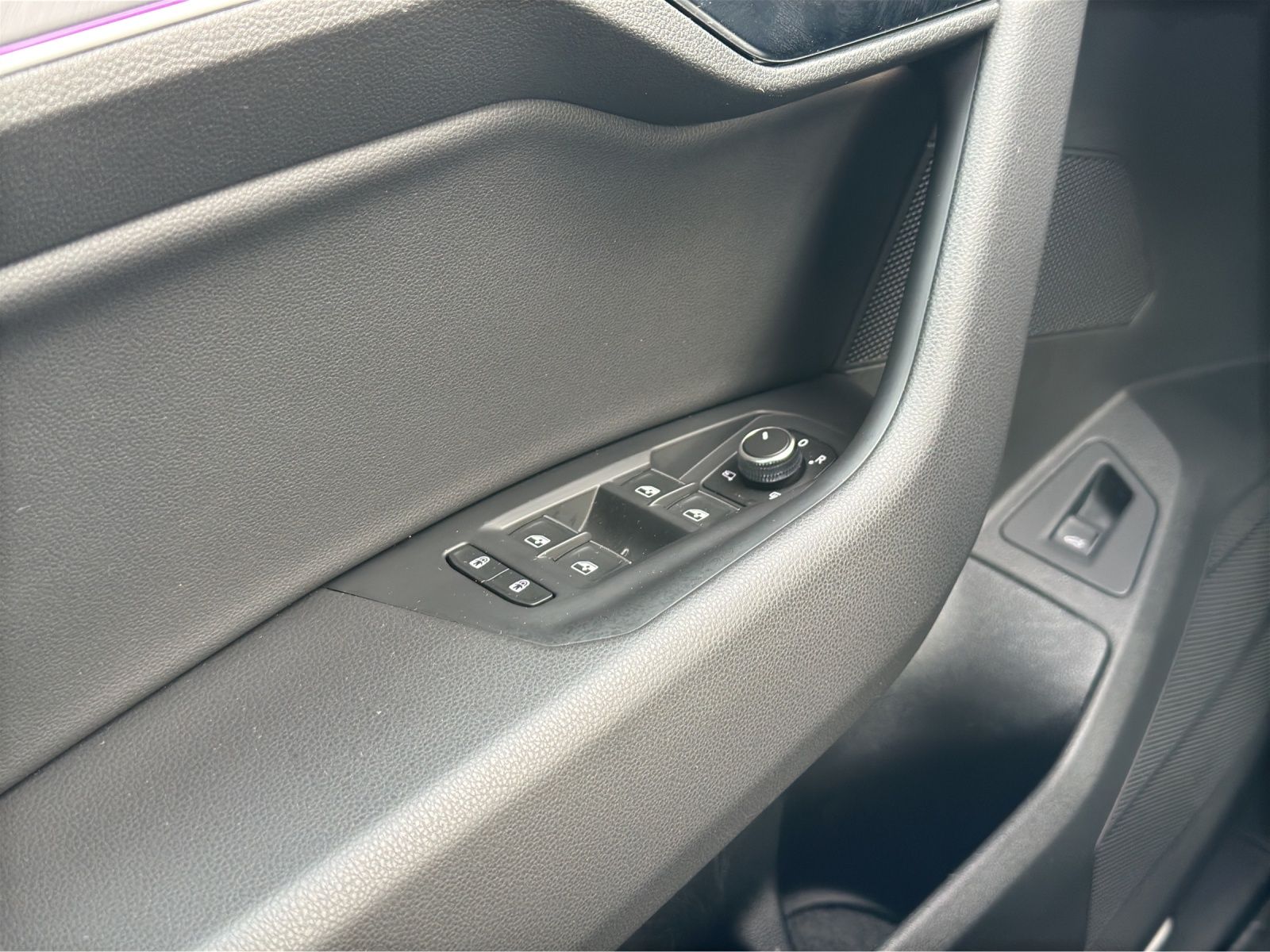 Fahrzeugabbildung Volkswagen Touareg 3.0 TDI 4M R-Line AHK MATRIX