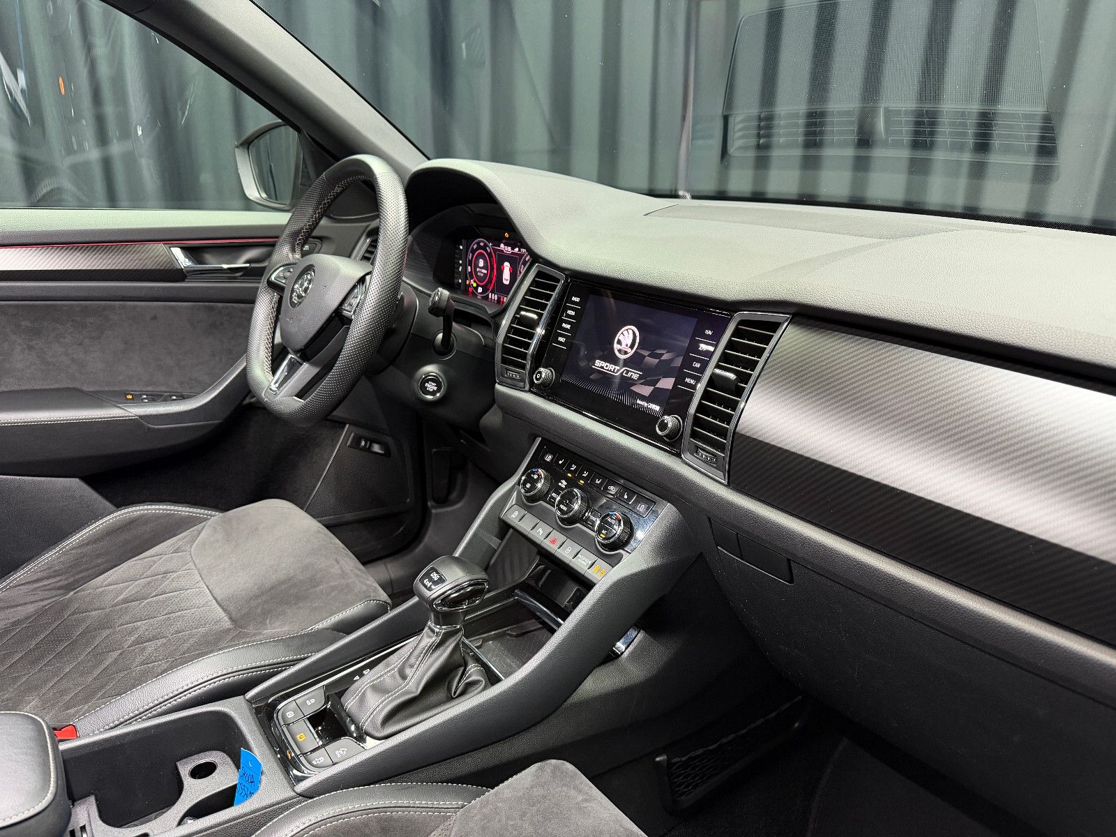 Fahrzeugabbildung SKODA Kodiaq Sportline 4x4 |7-SITZER|AHK|CANTON|NARDO