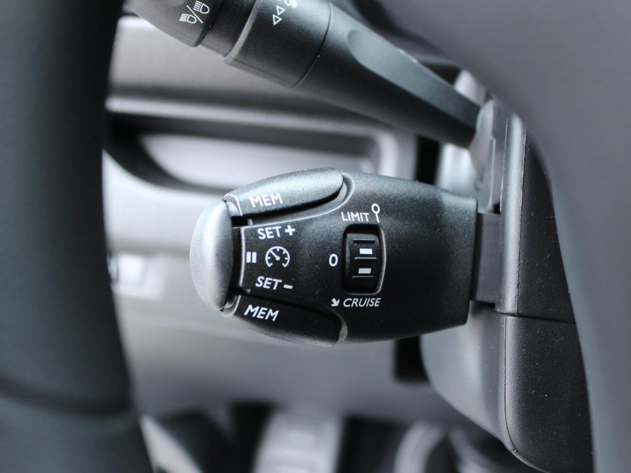 Fahrzeugabbildung Citroën JUMPY STANDARD 1.5 BlueHDi 100