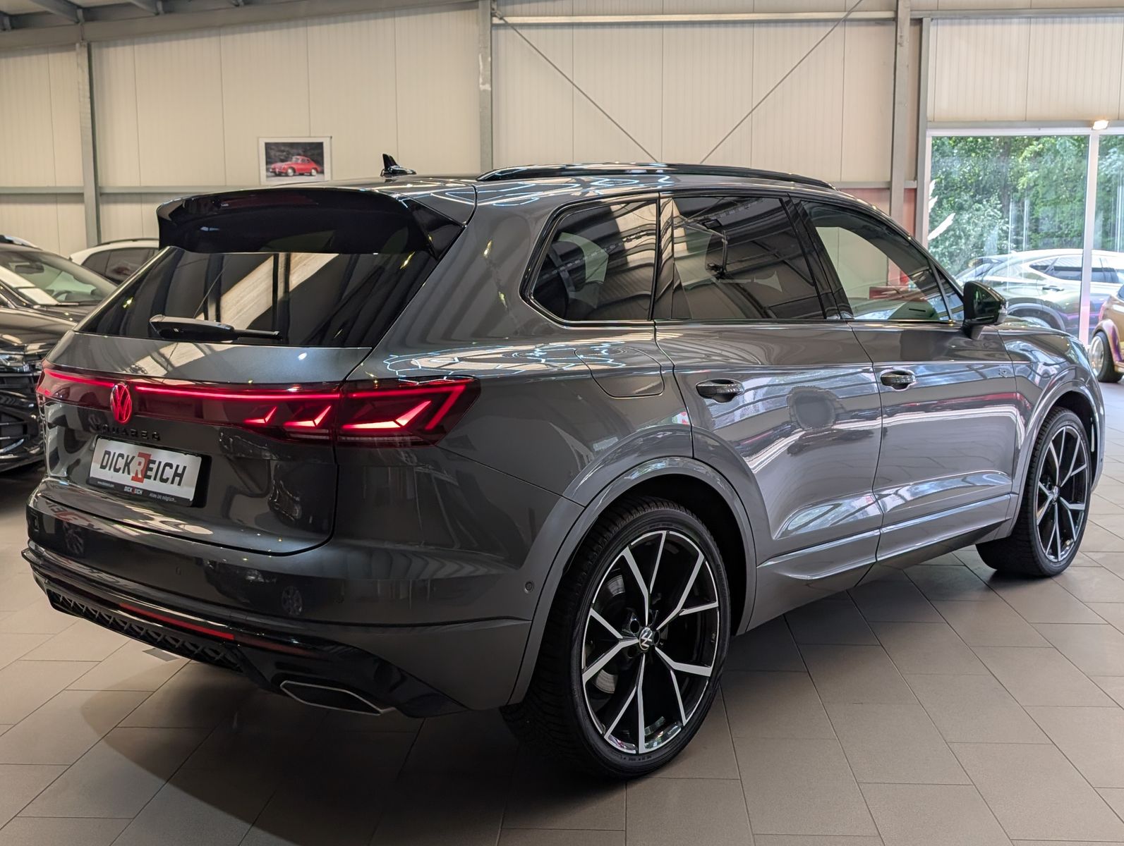 Fahrzeugabbildung Volkswagen Touareg 3.0TDI 4M R-Line VOLL Black 22" UPE 114T