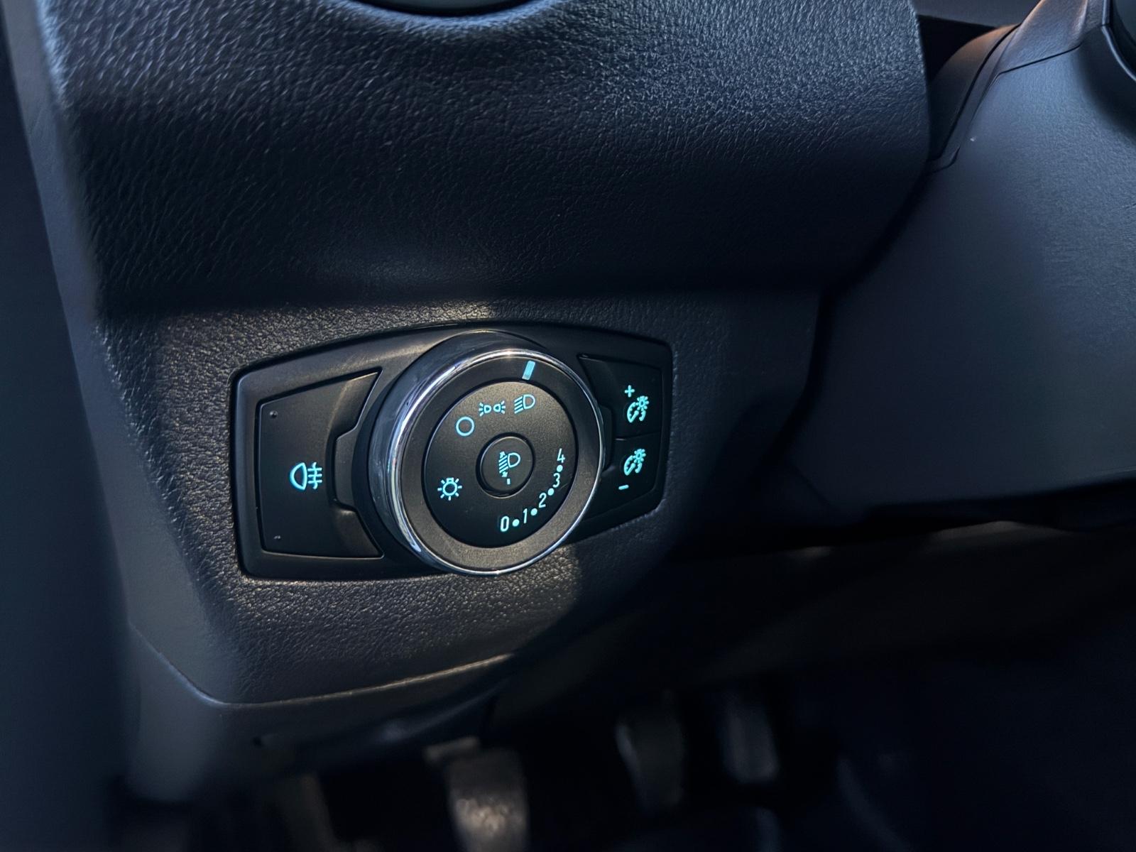 Ford Transit Courier Benziner *Euro6 *USB *El.Fenster