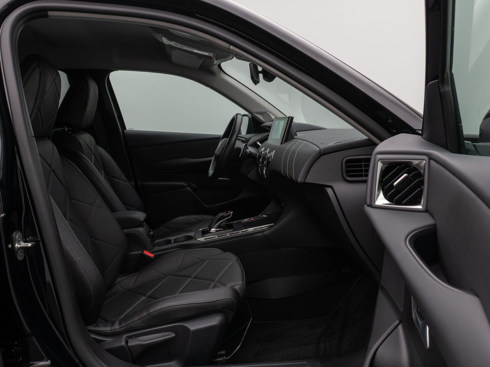 Fahrzeugabbildung DS Automobiles DS3 Crossback Faubourg Kamera Navi Sitzhzg