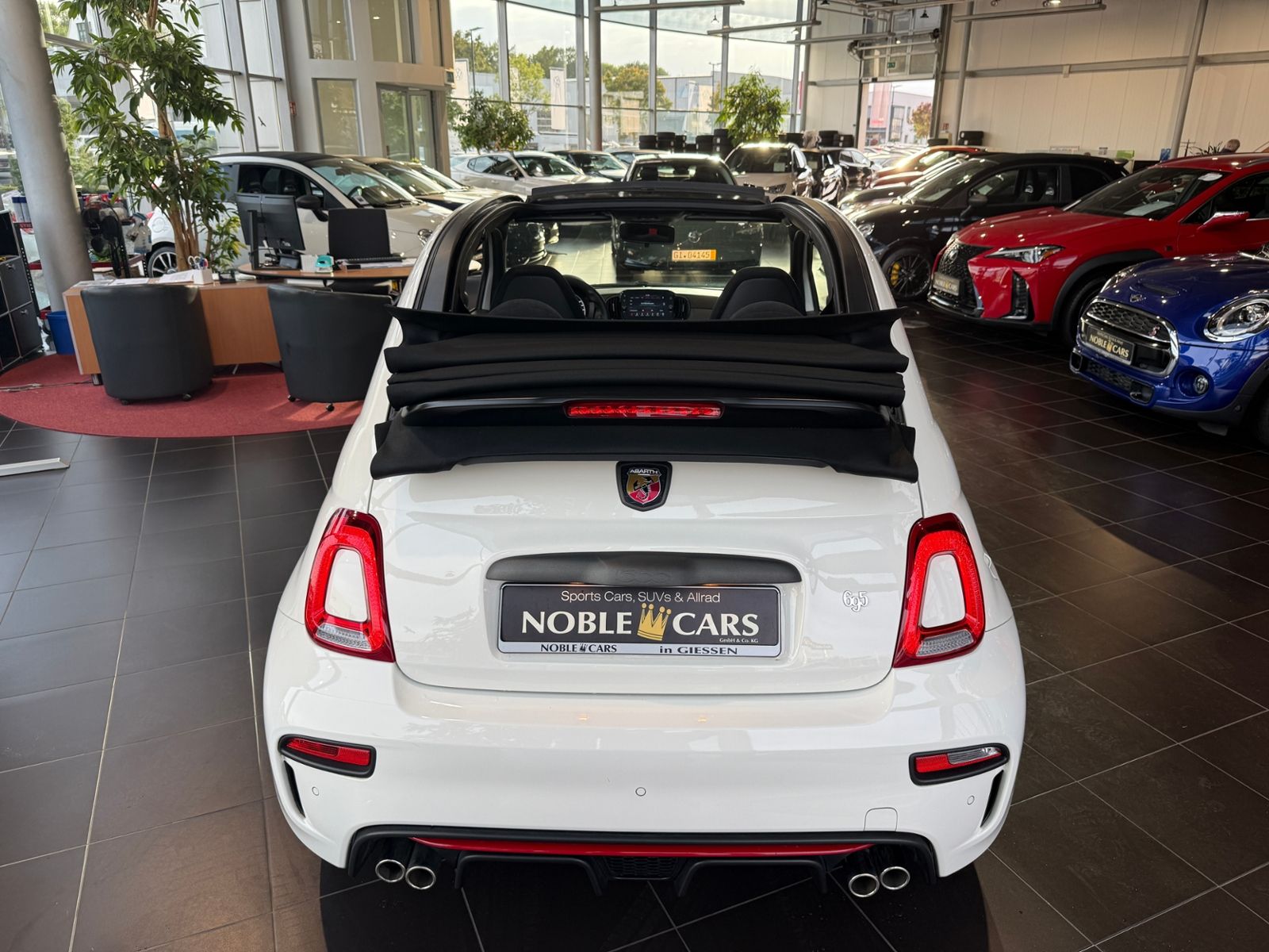 Fahrzeugabbildung Abarth 695C SABELT BREMBO RED-Paket CarPlay
