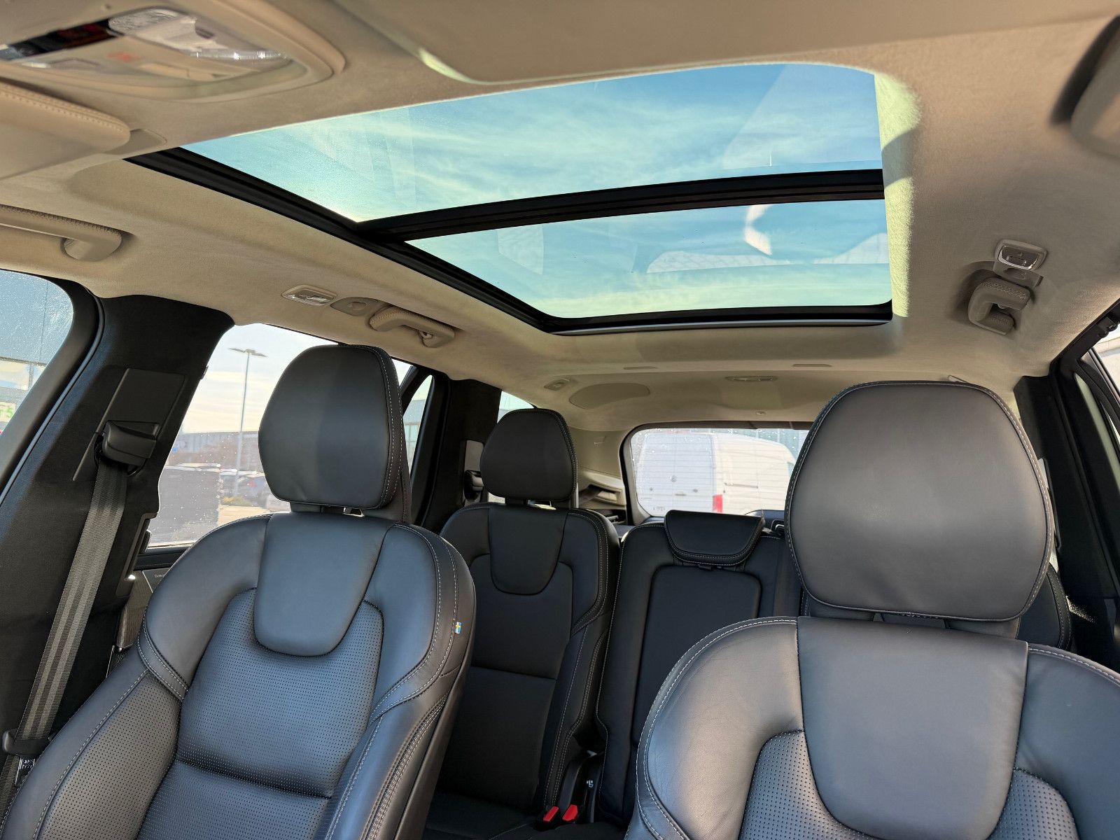 Fahrzeugabbildung Volvo XC90 B5 D Ultimate Dark AWD*B&W*LUFT*STHZG*360*
