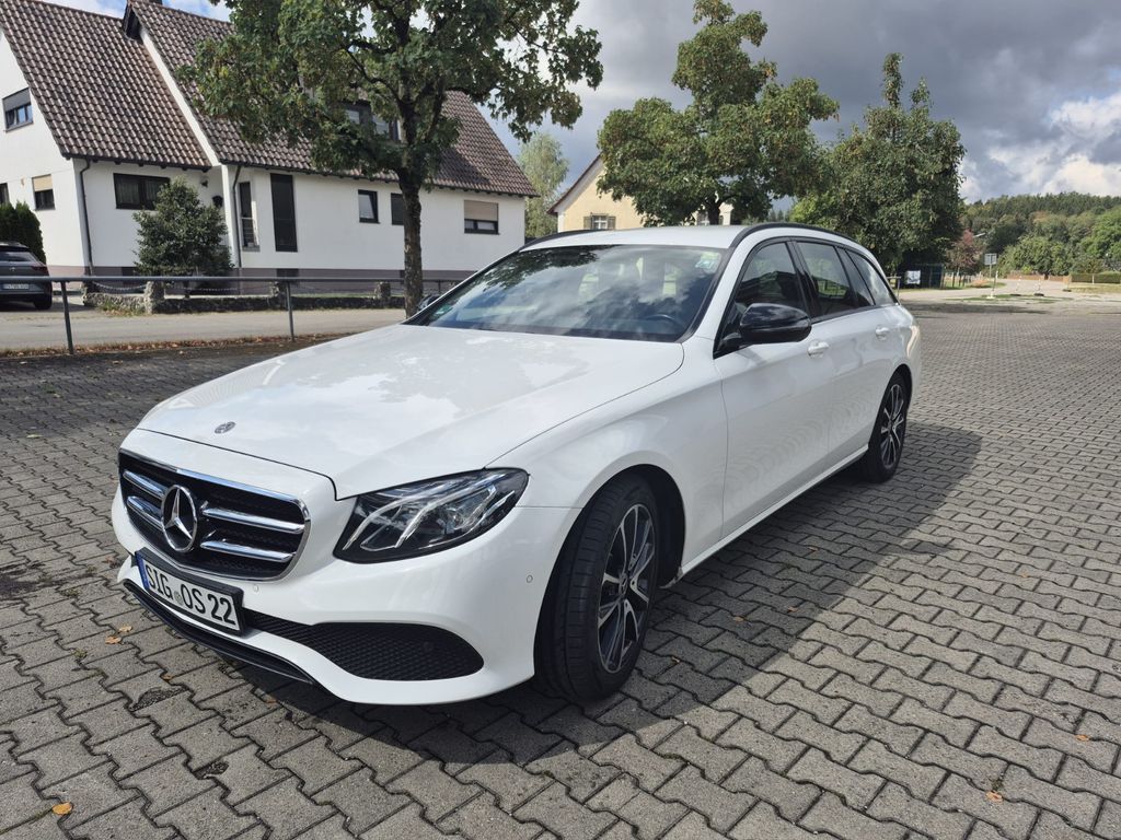 Image of Mercedes-Benz E 220