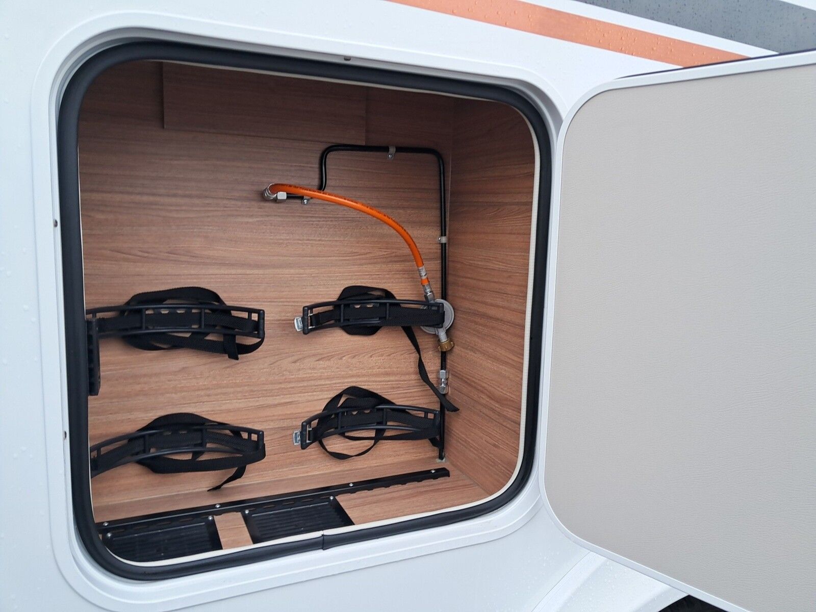 Fahrzeugabbildung Weinsberg CaraCompact Suite MB EDITION PEPPER 640 MEG AHK